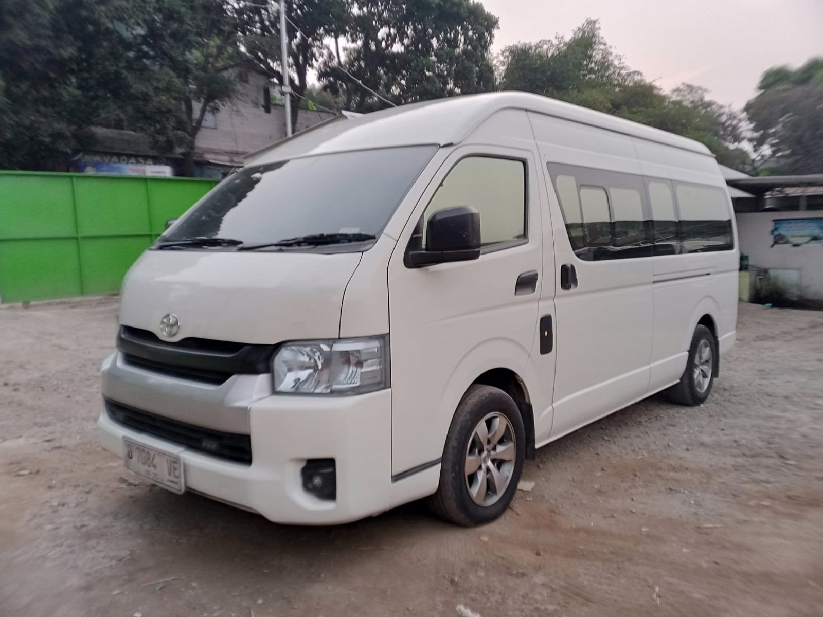 Eksterior Hiace Commuter Alfathan