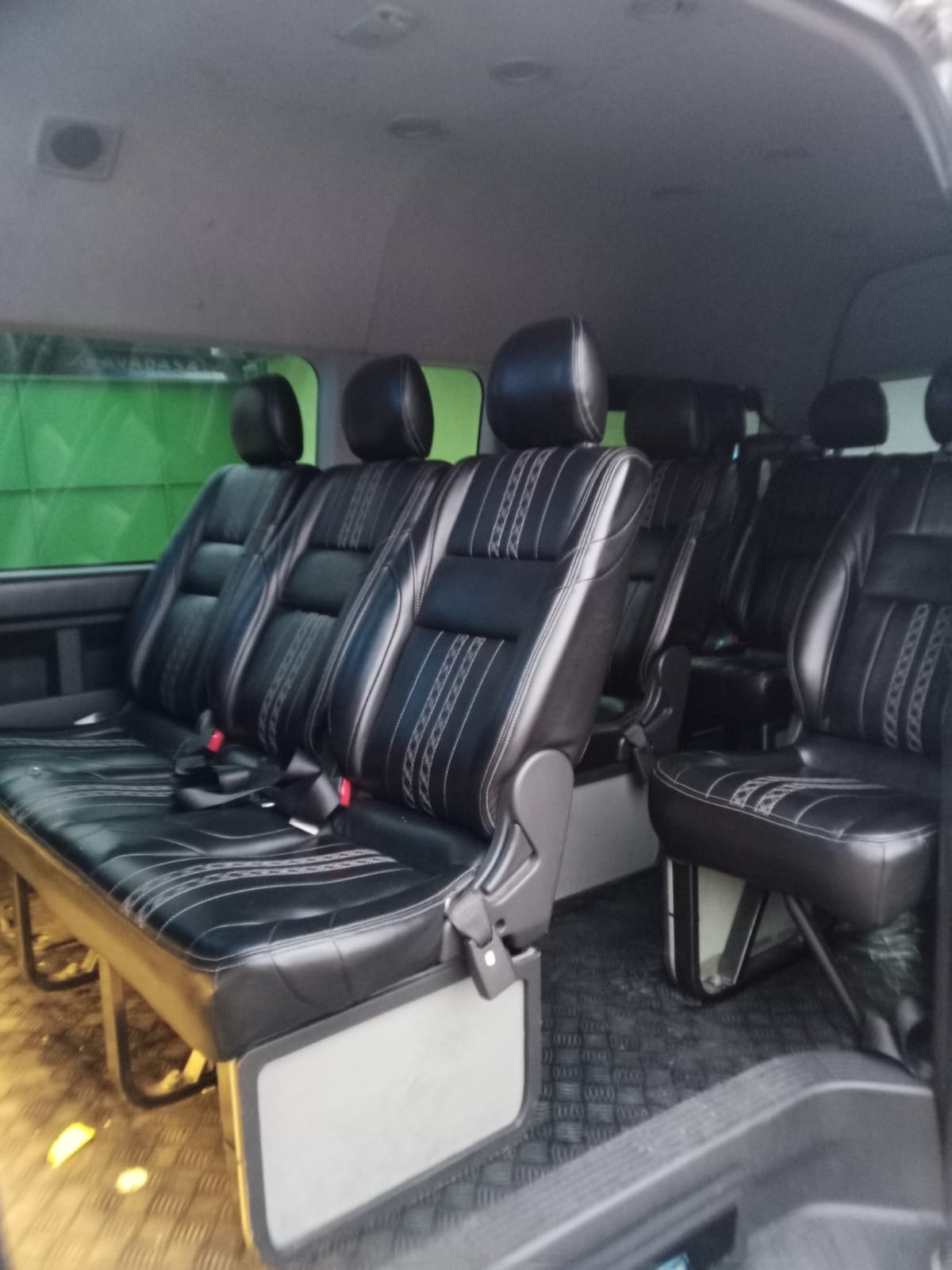 Kabin belakang Hiace Commuter