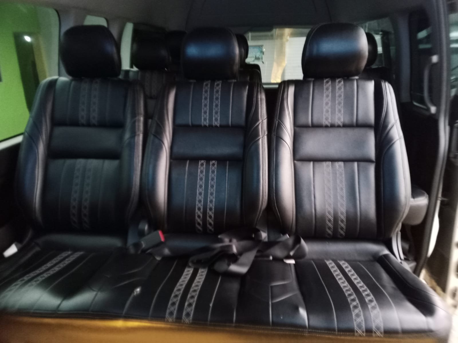 Kursi tengah Hiace Commuter